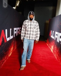 必赢登录入口-火箭众将红毯秀：格子衫成最爱 申京毛衣贵妇风 海王牛仔硬汉