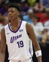 能抢但低效！5号秀贝利上半场7中3下半场6中0 得8分7板正负值-12